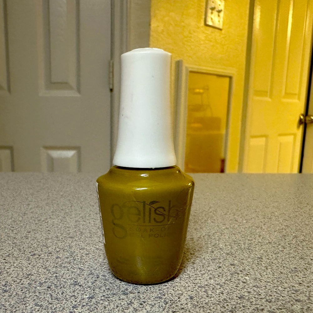 Gelish polish